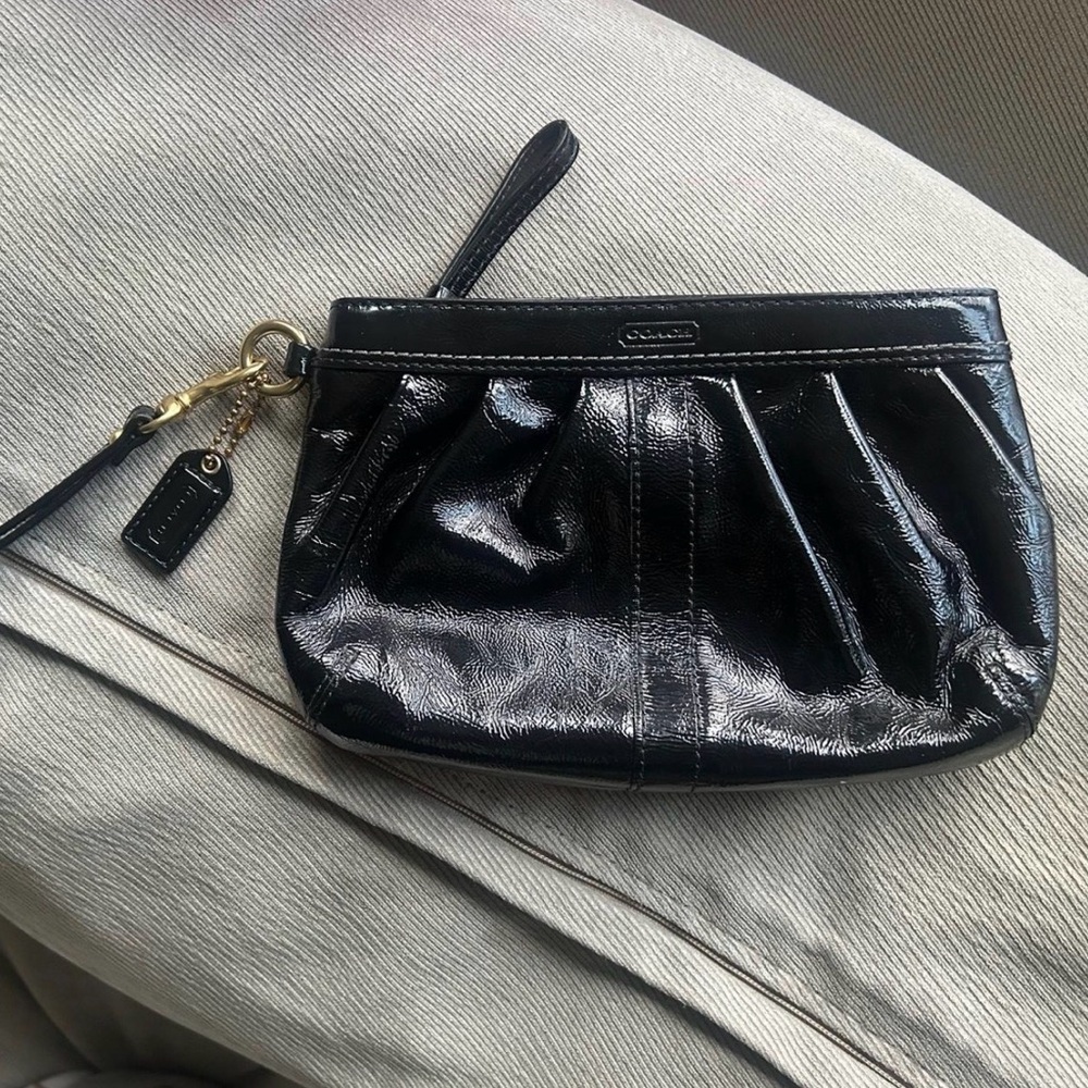 Coach black shiny leather wristlet 🖤✨